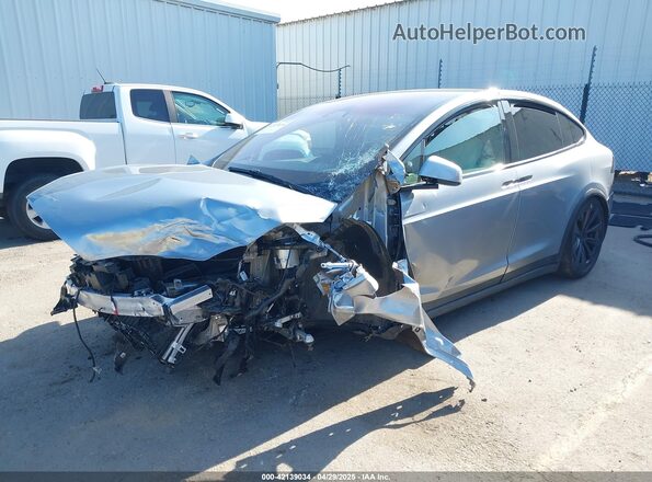7SAXCBE66RF458402 2024 TESLA MODEL X Silver Առջևի ձախ երեք քառորդ տեսարան