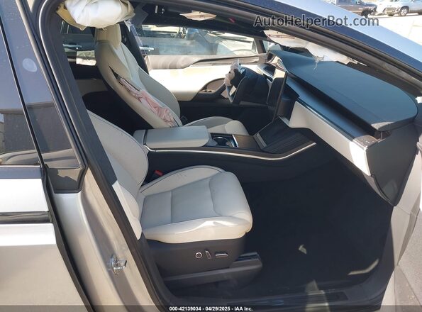 7SAXCBE66RF458402 2024 TESLA MODEL X Silver Սալոնի դիմացի տեսք
