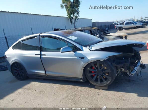 7SAXCBE66RF458402 2024 TESLA MODEL X Silver Սալոնի հետևի տեսք