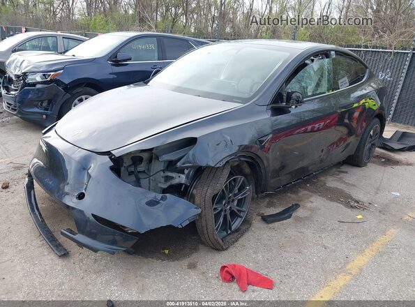 7SAYGDEE7SF287094 2025 TESLA MODEL Y Gray Przód lewy