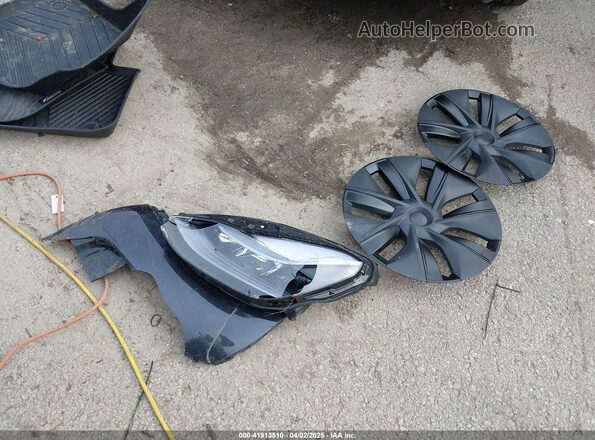 7SAYGDEE7SF287094 2025 TESLA MODEL Y Gray Widok deski rozdzielczej