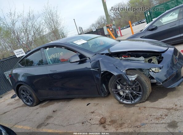 7SAYGDEE7SF287094 2025 TESLA MODEL Y Gray Widok wnętrza z tyłu