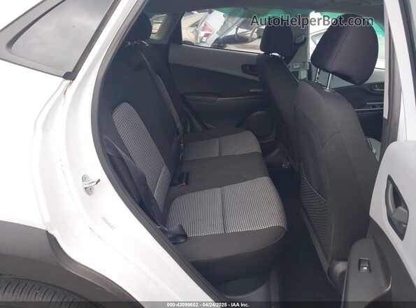 KM8K62AAXMU601100 2021 HYUNDAI KONA White VIN կոդի պիտակի տեսք