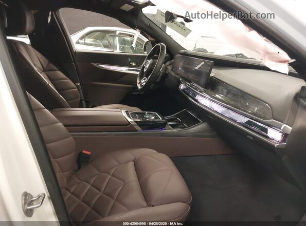 WBA33EH05RCP97943 2024 BMW 7 SERIES White Front interior view