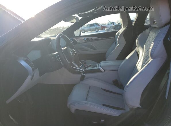 WBSAE0C07LCD01784 2020 BMW M8 Gray Vista interior delantera