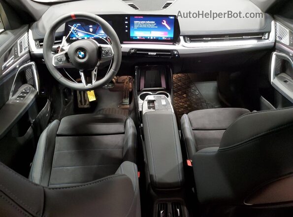 WBX13EF00S5131826 2025 BMW X1 Black Dashboard view