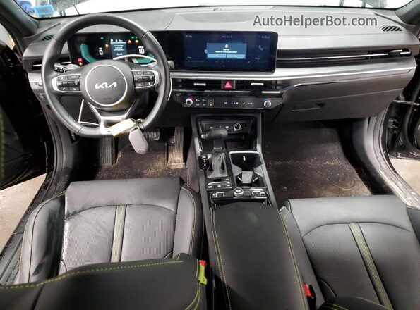 KNAG44J8XS5323795 2025 KIA K5 Black Vista del salpicadero