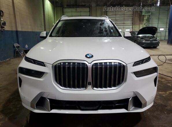 5UX23EM02R9S50015 2024 BMW X7 White Widok z przodu