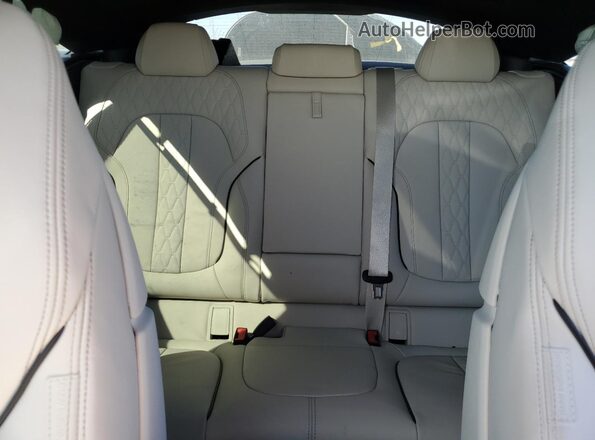 5UX33EX02R9U96529 2024 BMW X6 White Vista de los asientos traseros