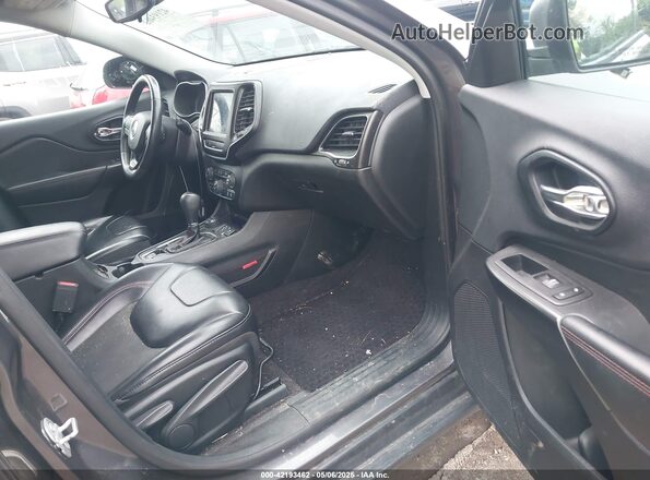 1C4PJMBX5KD140733 2019 JEEP CHEROKEE Gray Вид салону спереду