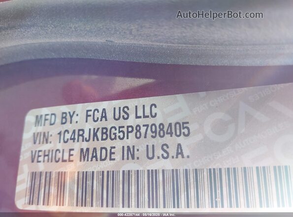 1C4RJKBG5P8798405 2023 JEEP GRAND CHEROKEE Maroon Vista del compartimento del motor