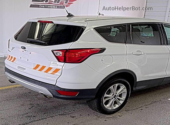 1FMCU0GD2KUC36960 2019 FORD ESCAPE  Widok wnętrza z tyłu