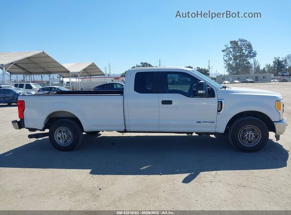 1FT7X2AT1HED26810 2017 FORD F-250 Белый 