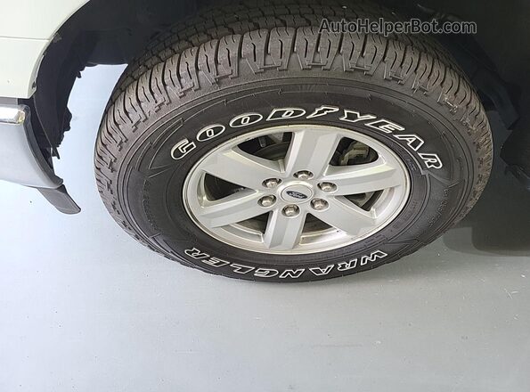1FTFW1ED0MFD13272 2021 FORD F150  Widok wnętrza z przodu