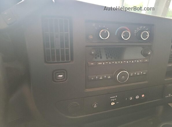 1GCWGAFG3L1163983 2020 CHEVROLET EXPRESS White ხელსაწყოთა პანელის ხედი