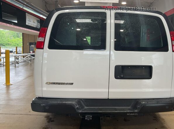 1GCWGAFG4L1260657 2020 CHEVROLET EXPRESS Белый Вид наклейки с VIN-кодом