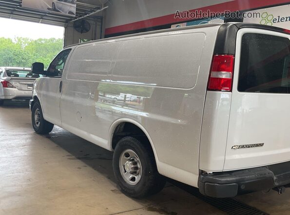 1GCWGAFG4L1260657 2020 CHEVROLET EXPRESS Белый Передняя левая четверть