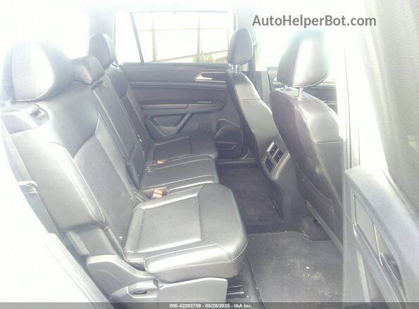 1V2CR2CA7JC558459 2018 VOLKSWAGEN ATLAS Silver VIN կոդի պիտակի տեսք