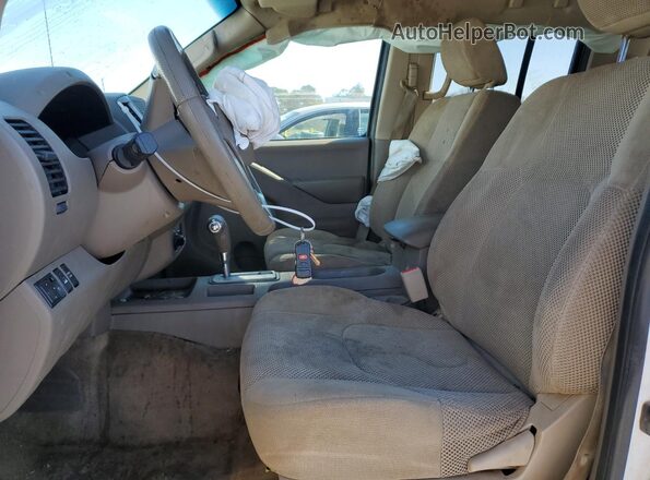 1N6DD0EV9HN750146 2017 NISSAN FRONTIER Белый Вид салона спереди