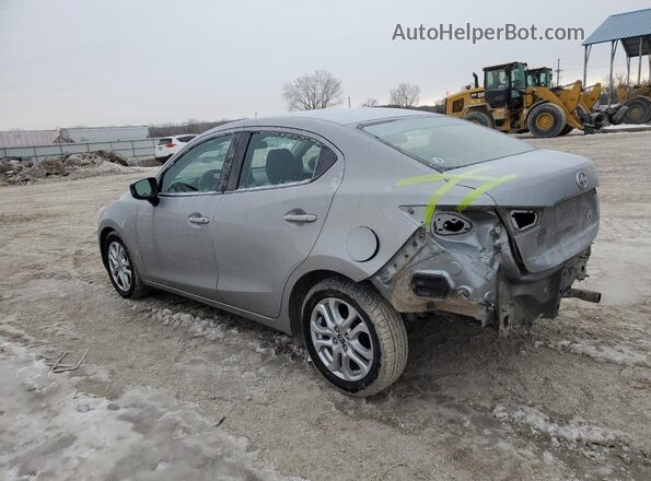 3MYDLBZV7GY142608 2016 TOYOTA SCION Silver უკანა მარცხენა