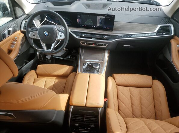 5UX23EM06R9V63276 2024 BMW X7 Gray Widok deski rozdzielczej