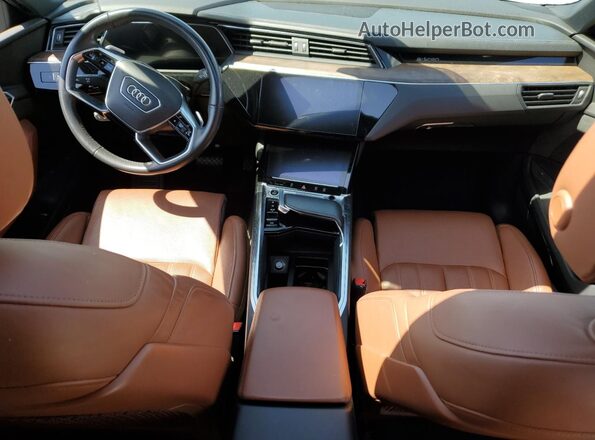 WA13ABGE0MB021894 2021 AUDI E-TRON White Vista del salpicadero