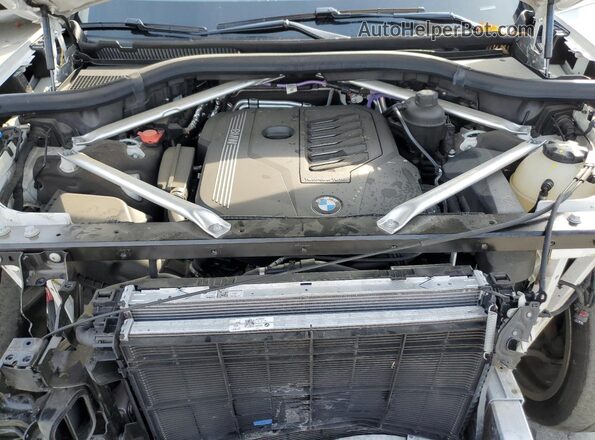 5UXCW2C02N9K79522 2022 BMW X7 White Engine compartment view