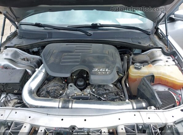 2C3CCABG4JH264070 2018 CHRYSLER 300 White Widok z tyłu