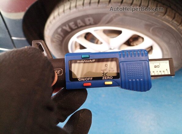 2C4RC1DGXMR555075 2021 CHRYSLER VOYAGER  Вид спереди