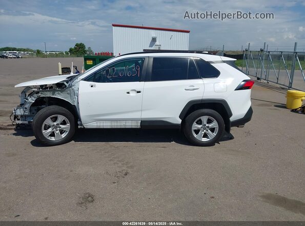 2T3P1RFVXMC202835 2021 TOYOTA LE Белый 