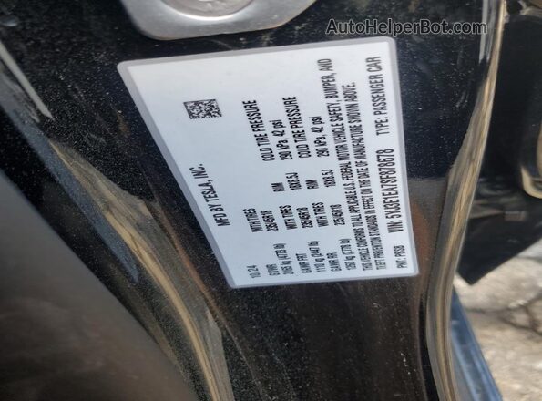 5YJ3E1EA7SF878678 2025 TESLA MODEL Black Widok komory silnika