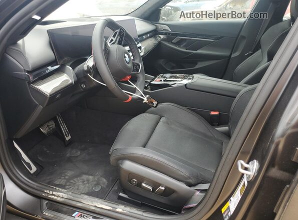 WBS83FK0XSCU02113 2025 BMW M5 Gray Vista interior delantera