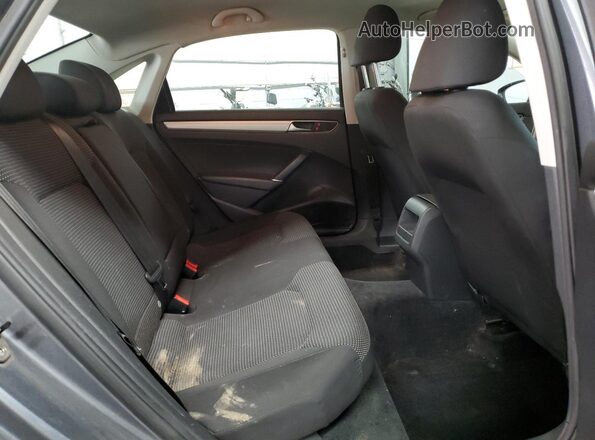 1VWAT7A38HC006830 2017 VOLKSWAGEN PASSAT Silver 