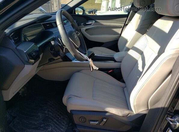 WA1DAAGE9RB025366 2024 AUDI Q8 Charcoal Front interior view
