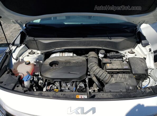 KNDEUCA25N7291850 2022 KIA SELTOS White 