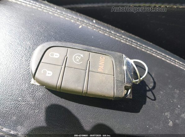 3C4NJDCN0PT527468 2023 JEEP COMPASS Red Вид панелі приладів