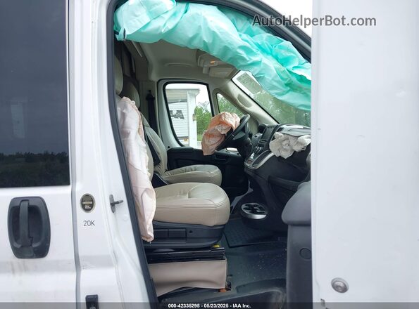 3C6MRVUG6ME542798 2022 RAM PROMASTER 3500 White Vista interior delantera