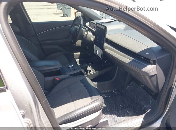 3FMTK4SX3MME04398 2021 FORD MUSTANG MACH-E Silver Front interior view
