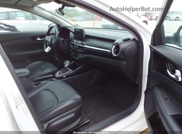 3KPF54AD0ME313177 2021 KIA FORTE White წინა სალონის ხედი