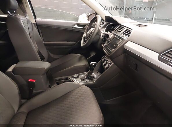 3VV0B7AX5MM088269 2021 VOLKSWAGEN TIGUAN Black Սալոնի դիմացի տեսք