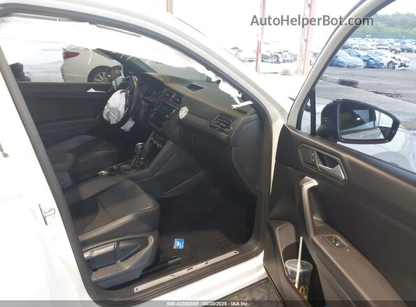 3VV2B7AX8MM050964 2021 VOLKSWAGEN TIGUAN Белый Вид салона спереди