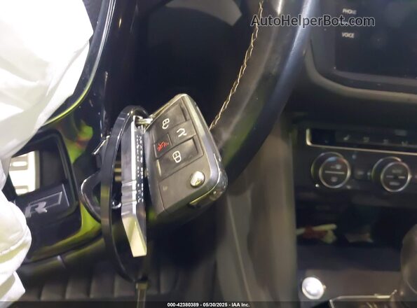 3VV2B7AX8MM050964 2021 VOLKSWAGEN TIGUAN Белый Вид панели приборов