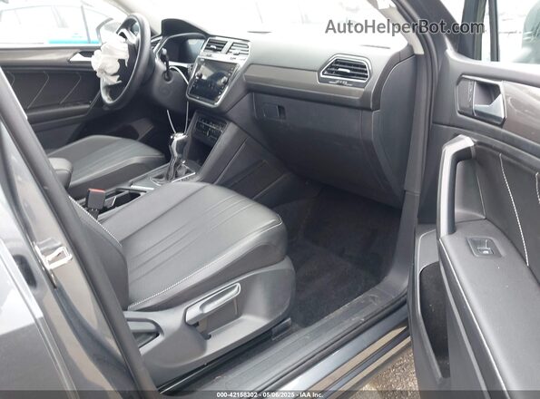 3VV3B7AX0PM130980 2023 VOLKSWAGEN TIGUAN Gray Вид салону спереду