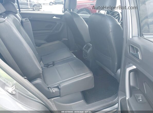 3VV3B7AX2LM130490 2020 VOLKSWAGEN TIGUAN Gray Widok naklejki z numerem VIN