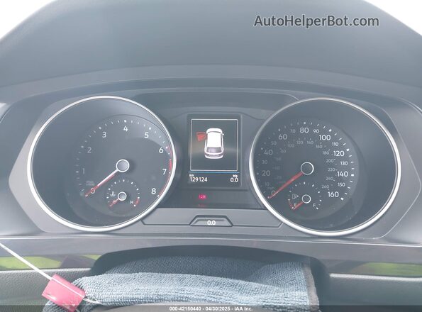3VV3B7AX2LM130490 2020 VOLKSWAGEN TIGUAN Gray Widok tylnych siedzeń