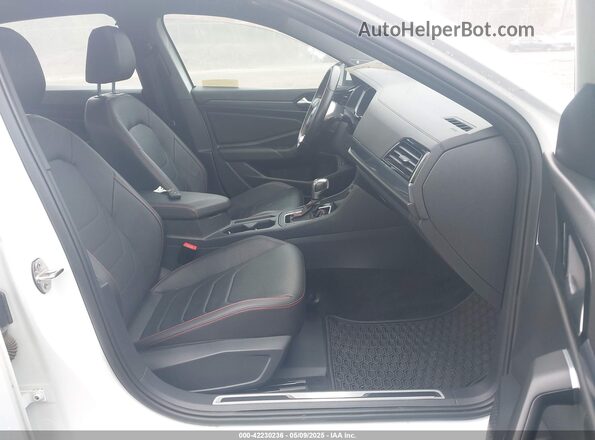 3VW6T7BU9LM002807 2020 VOLKSWAGEN JETTA White Front interior view
