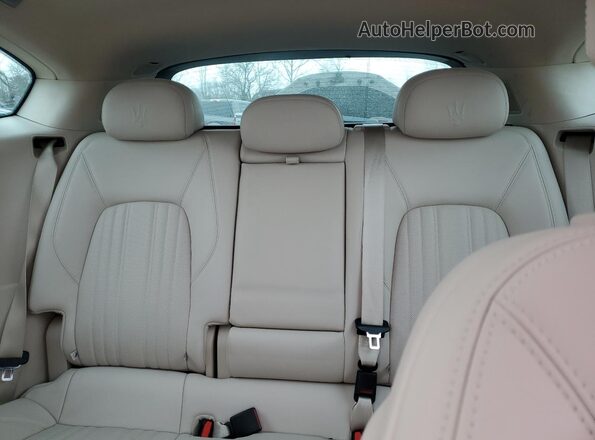 ZN661XUL9LX342335 2020 MASERATI LEVANTE Синий Вид задних сидений
