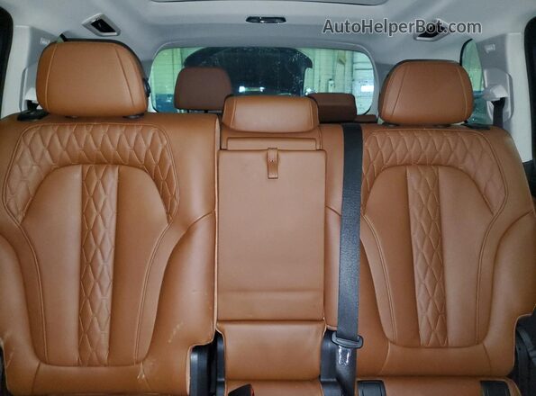5UX23EM02R9S50015 2024 BMW X7 White Widok tylnych siedzeń