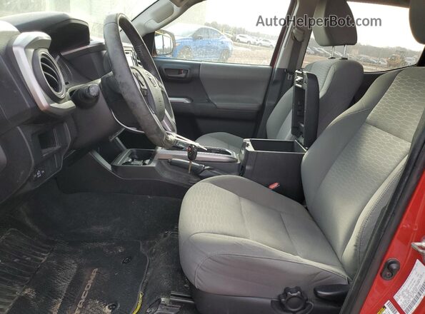 3TMAZ5CN3GM002153 2016 TOYOTA LE Красный Вид салона спереди