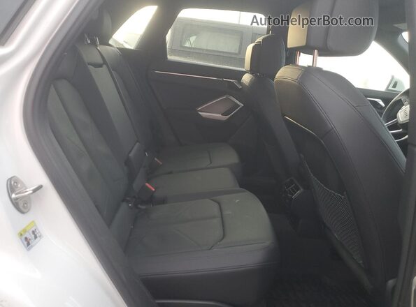 WA1DECF37R1168645 2024 AUDI Q3 White Vista interior trasera